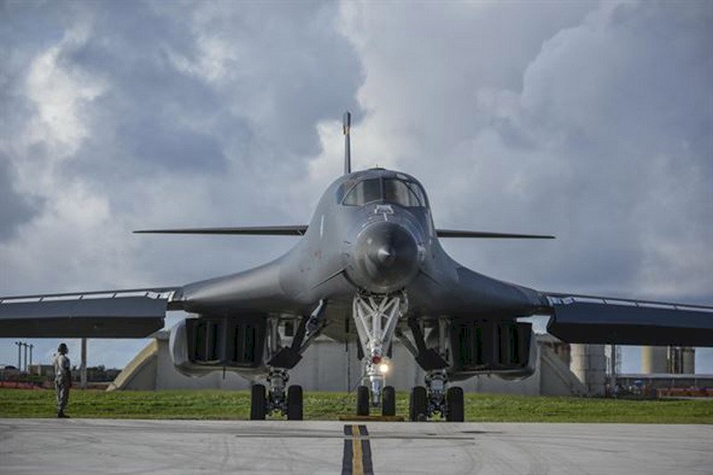 向北韓示武 美轟炸戰鬥機飛越朝鮮半島