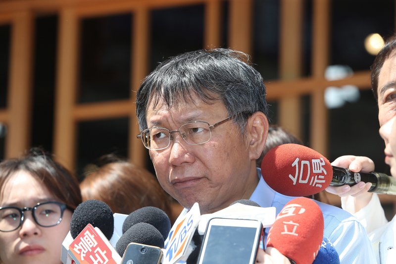 教育部駁回管中閔案 柯文哲：併發症很大