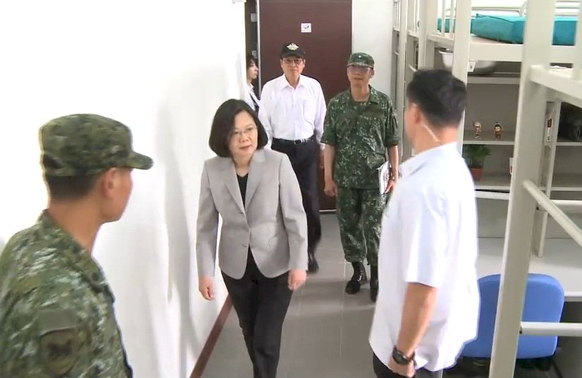 端節慰勉國軍 總統承諾更用心照顧軍人