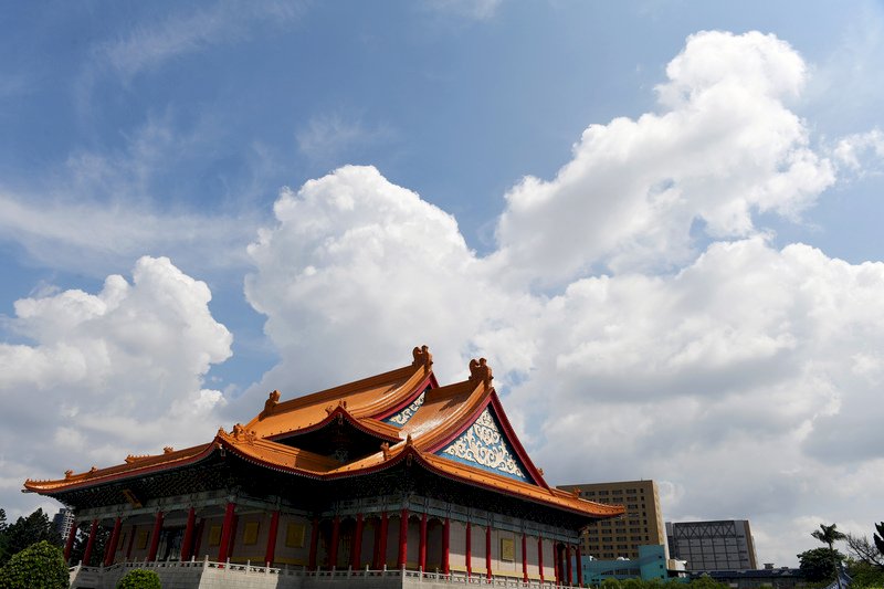 大台北高溫炎熱 中南部留意豪大雨