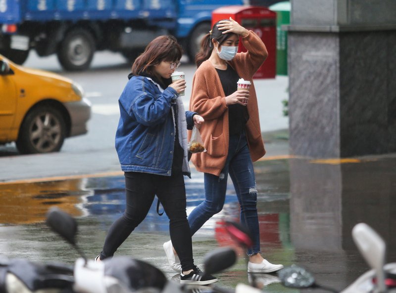 東北風南方雲系影響 各地有短暫雨