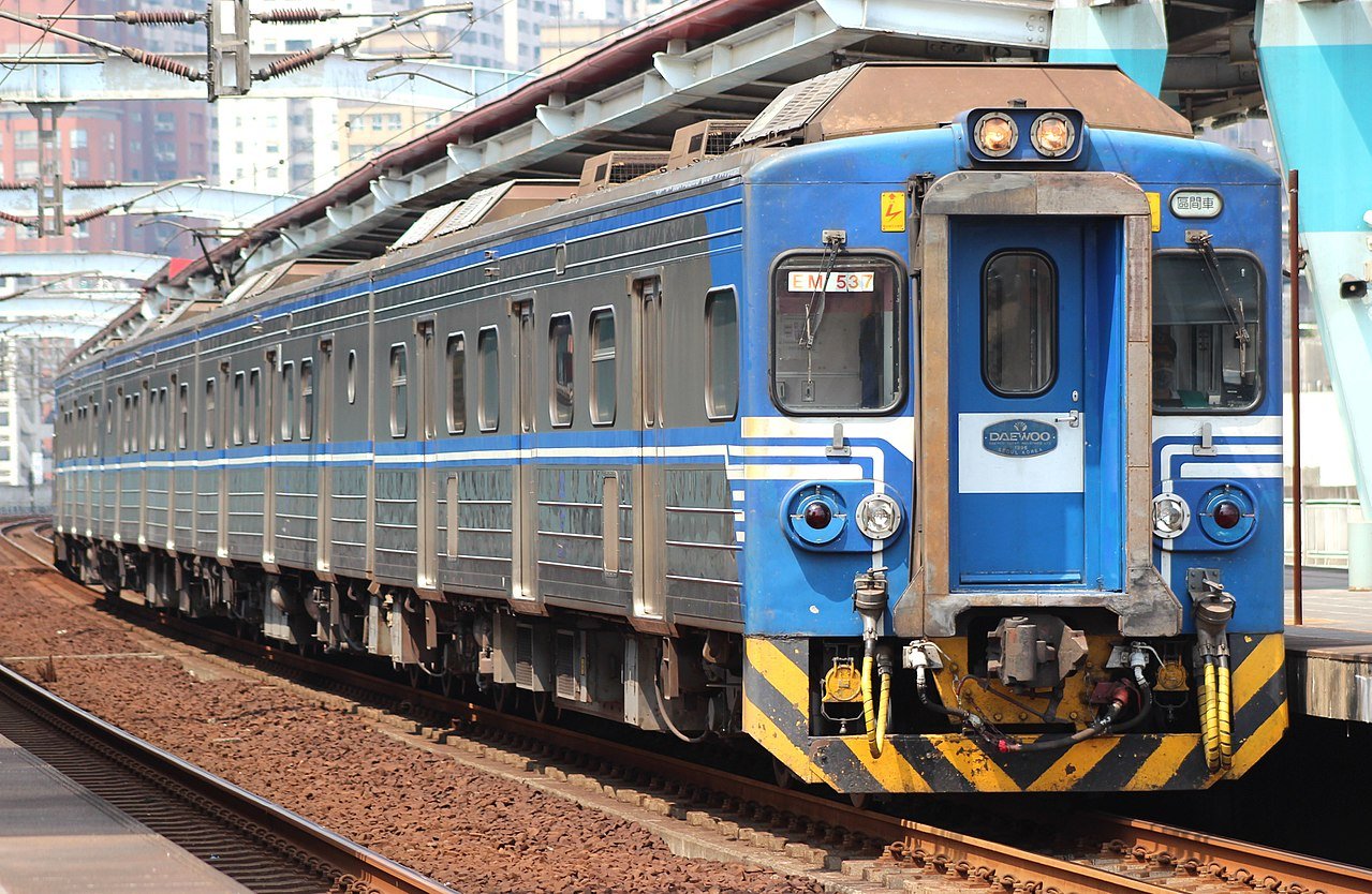 台鐵電聯車彩繪信濃鐵道塗裝 馳騁西部幹線