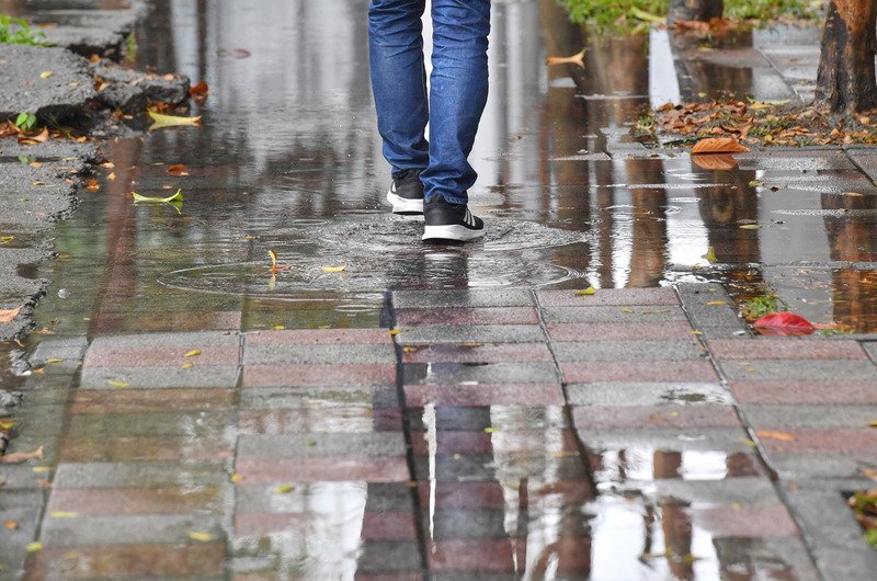 微弱鋒面通過北東局部降雨 氣溫略回升