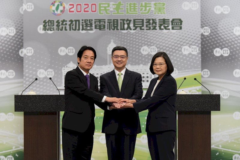 談兩岸主權 蔡稱人民做主 賴要推中國民主化