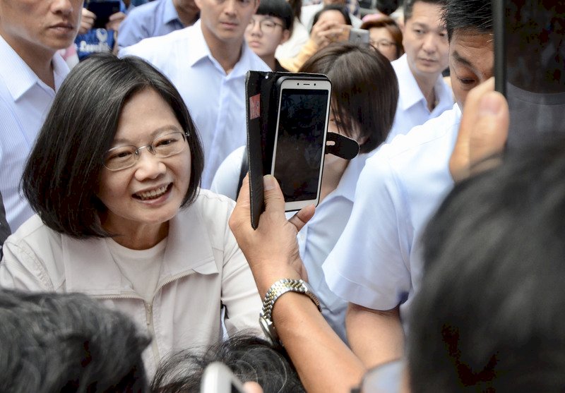 力駁「用不對行政院長」 蔡總統：執政責任我要一肩承擔