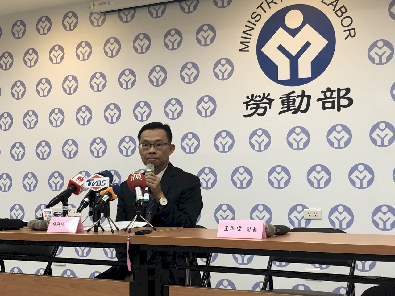 勞動部：長榮勞資協商會議 20日下午1時召開