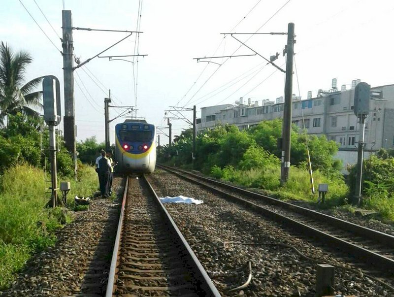 行人跨越台鐵軌道死亡事故 影響逾5千旅客
