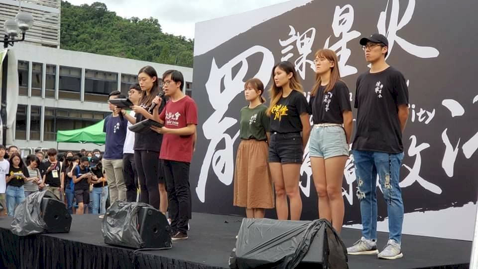 香港三罷集會4萬人出席 特首辦外一度警民衝突