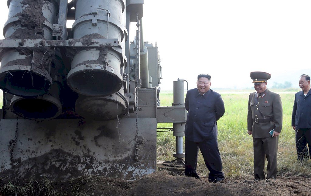 金正恩指導超大型火箭試射 官媒暗示測試還沒完