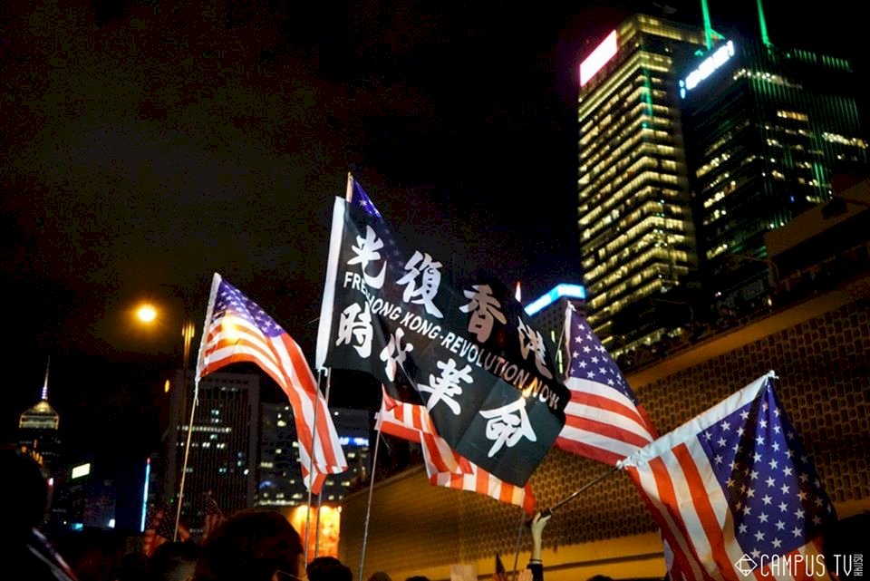川普簽署法案相挺 香港集會美國旗海飄揚(影音)