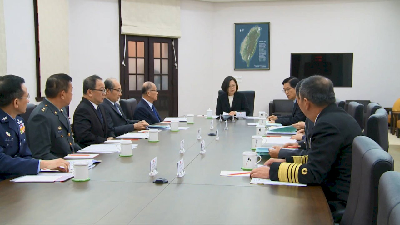 蔡總統召開國防軍事會談 請三軍將領確保軍心民心穩定