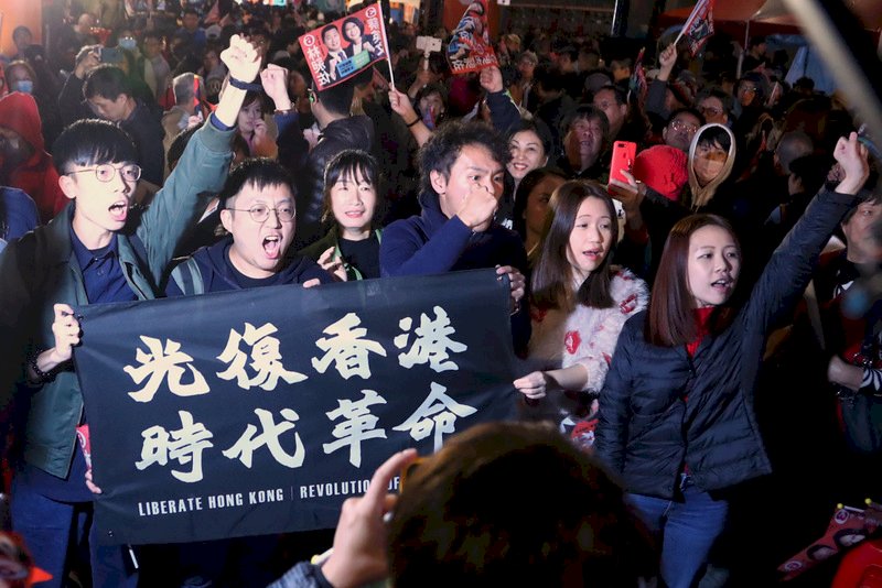 海外僑民返鄉投票翻逾倍 BBC：「芒果乾」集體焦慮所致
