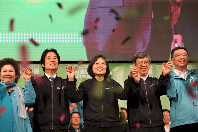 蔡英文高票連任 法國會友台小組祝賀