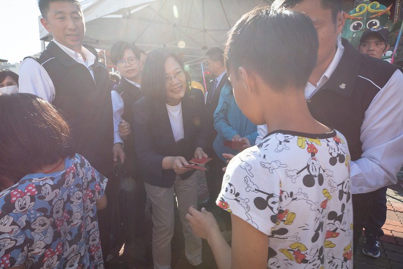 走訪南部廟宇祈福 總統盼國人續為台灣打拚
