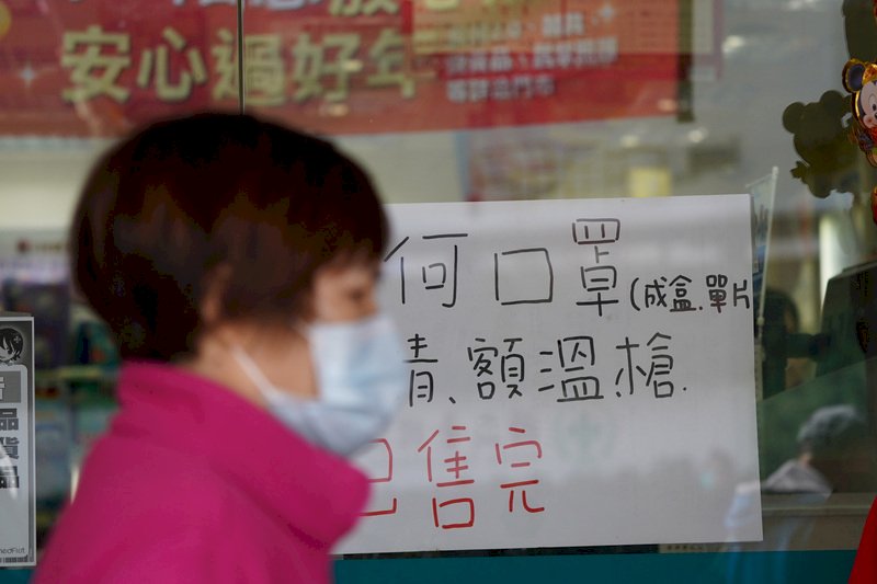 爸媽憂無兒童口罩 醫師指成人版也可替代