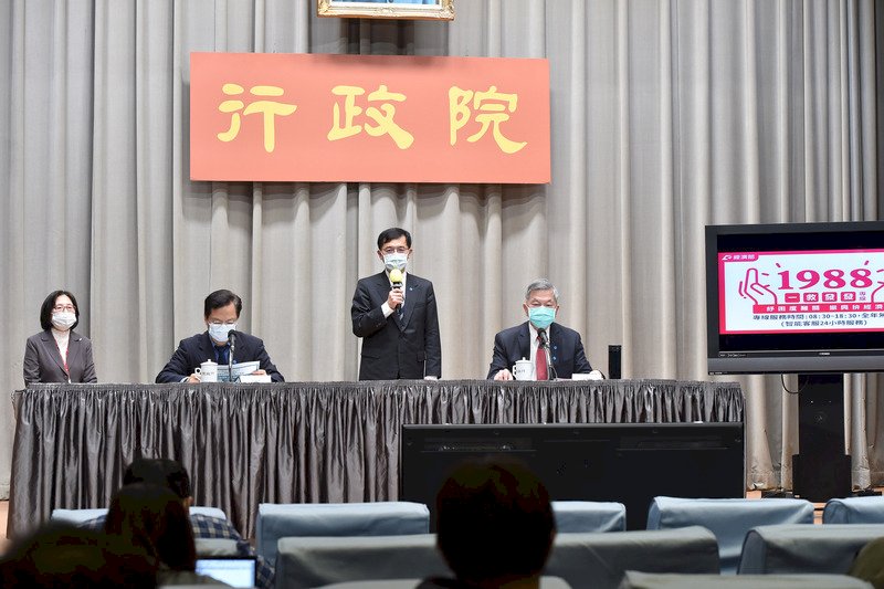 經濟部走入夜市商圈 到場協助攤商辦理紓困