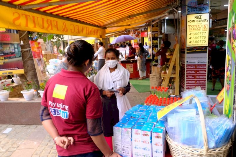 刺激經濟 印度全國封鎖滿月後允商店營業