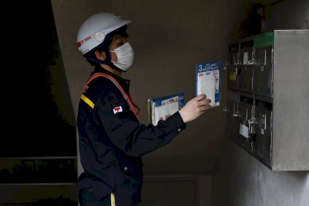 安倍口罩開始發送 花費大尺寸小引質疑