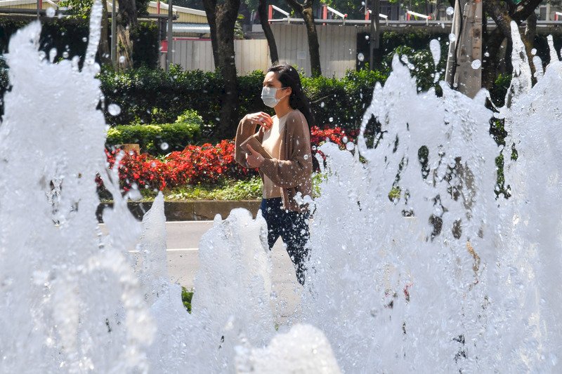 東南風帶來暖熱天氣 僅東半部陣雨 山區留意午後熱對流