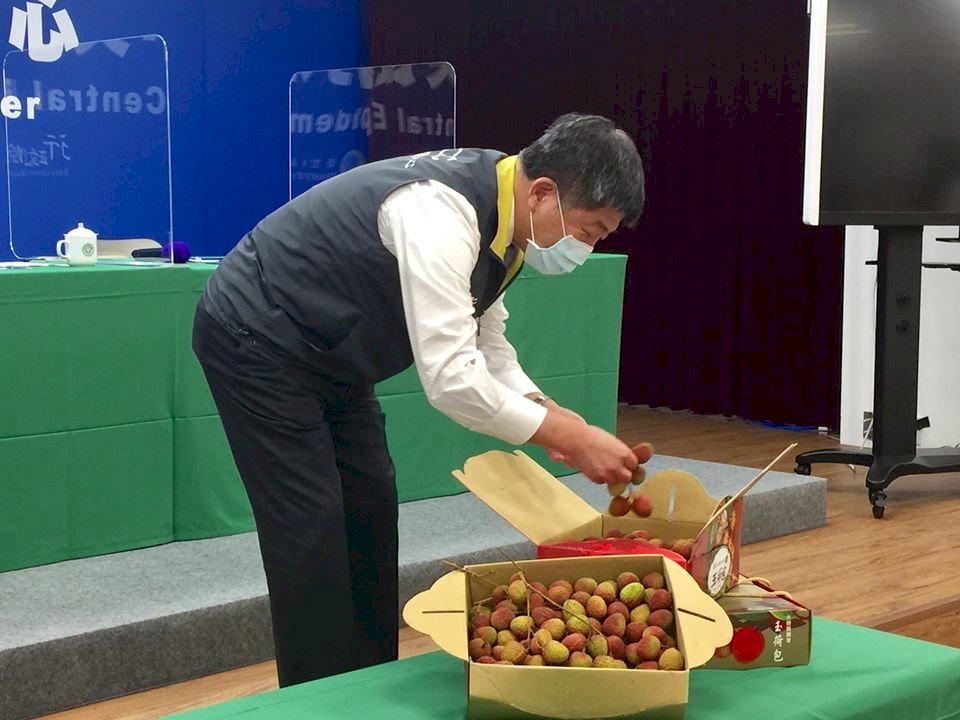 陳時中端「玉荷包」 指象徵疫情很多零確診