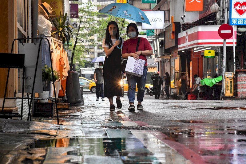 午後留意雷陣雨局部大雨 沒下雨時悶熱