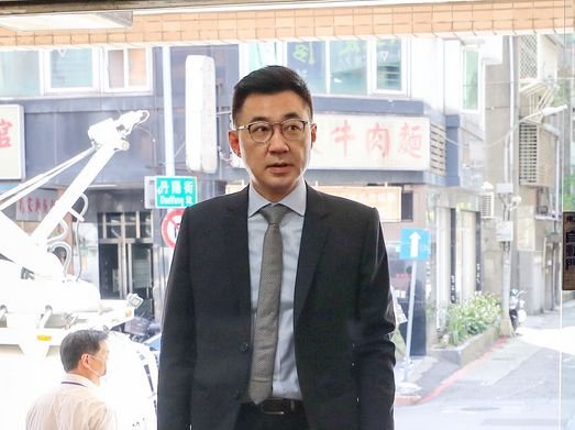 中國闖釣魚台水域引發更名風波 民進黨兩問江啟臣要求表達立場