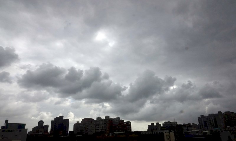 各地雲多有雨東北部留意大雨  明起轉晴