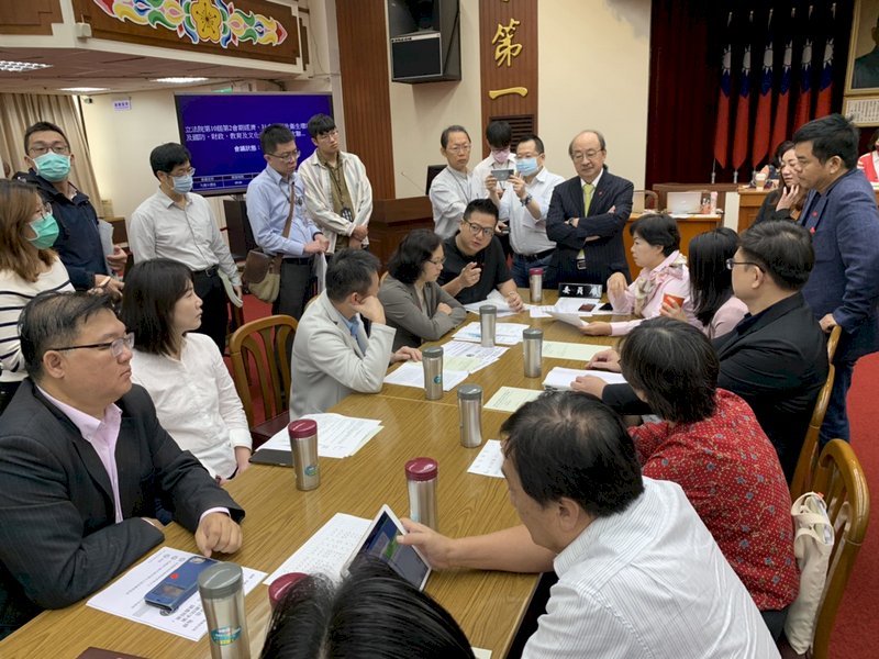 萊豬大戰先停火  朝野共識先開公聽會再審查