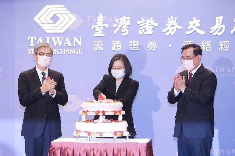 台股亮麗衝高稅收 蔡總統首赴證交所讚牛年未到牛市先報到