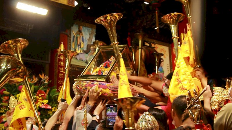 大甲媽祖回鑾 &nbsp;信眾湧入鎮瀾宮簇擁迎接