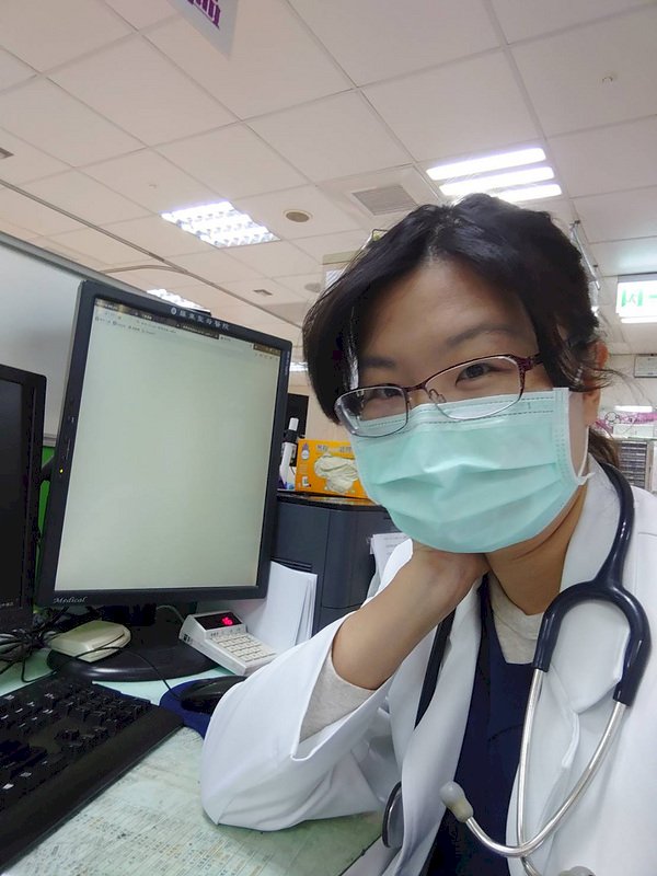 及時揪出社區群聚 &nbsp;宜蘭醫師郭恩悅：功勞屬團隊