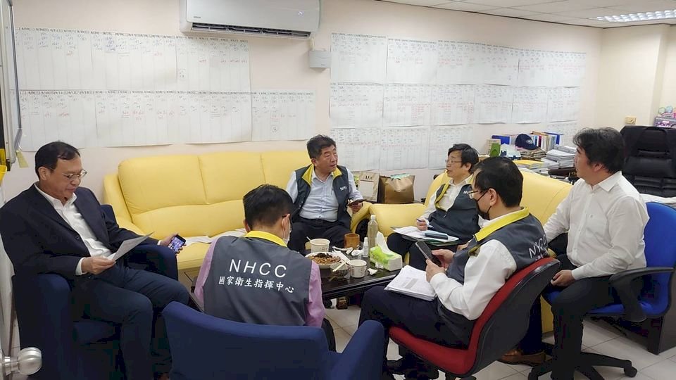 關鍵時刻！王必勝一張圖曝疫情嚴峻 盼國人團結對抗病毒