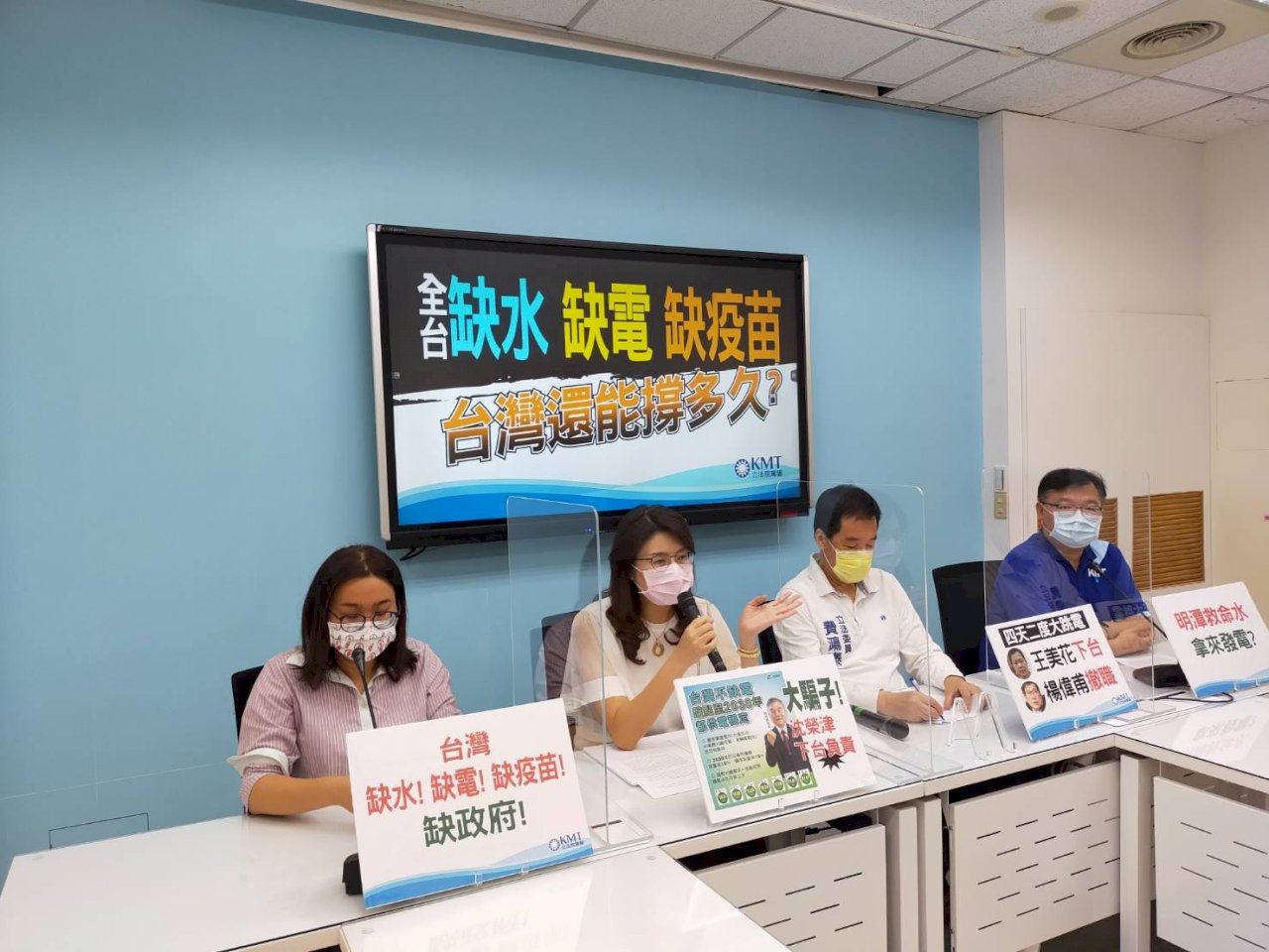 國民黨團籲廣設快篩站 指揮中心拉高層級由賴清德任指揮官