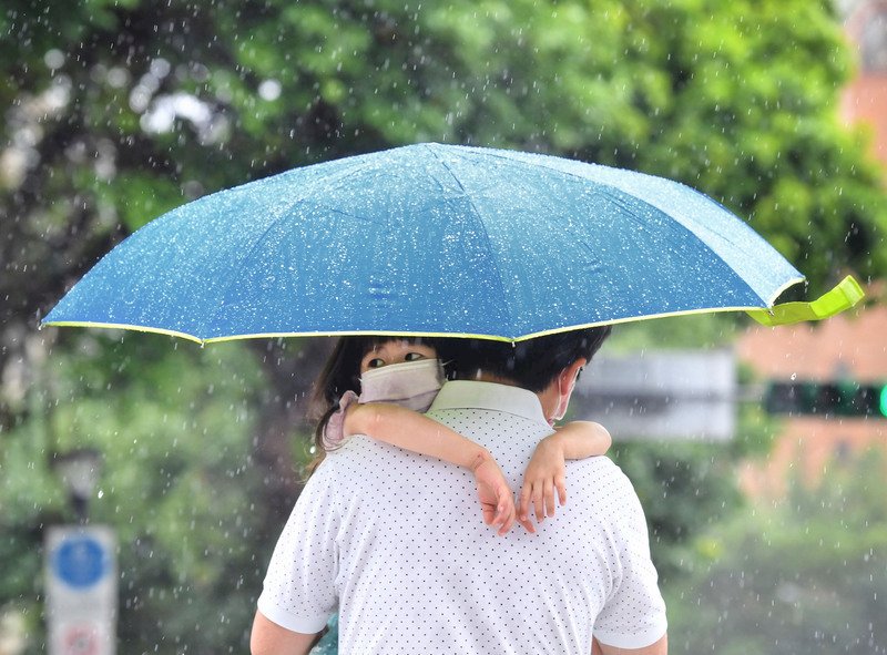 各地溫暖白天體感悶熱 午後預估局部大雨
