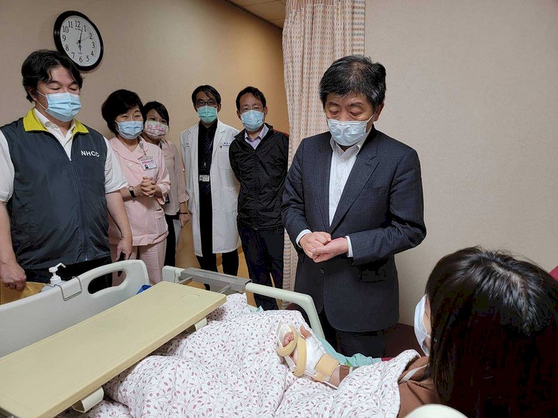 「我會努力盡快好起來」！陳時中探視雙和醫院遭砍傷護理師