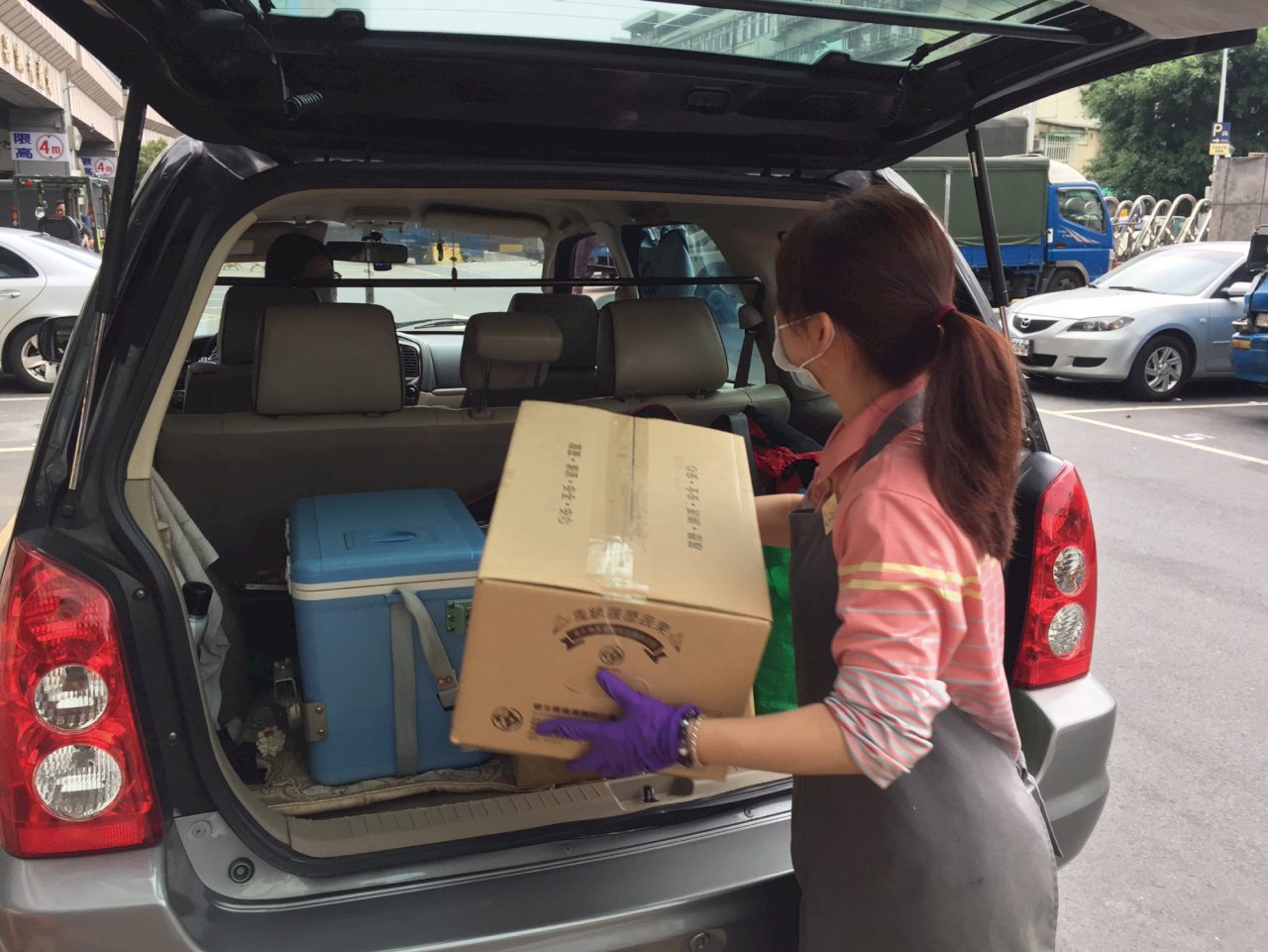 低溫宅配爆量 北農蔬菜箱首創「車來速」零接觸
