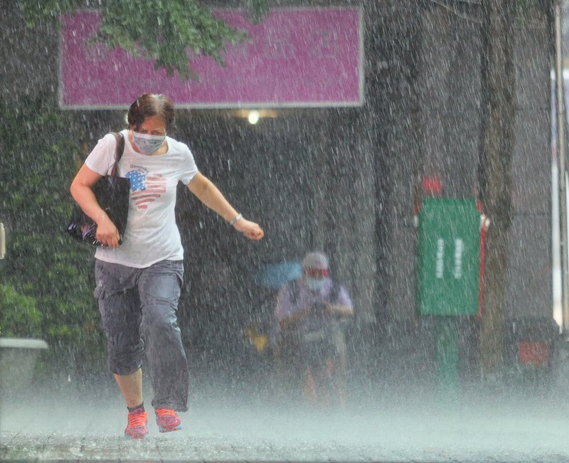 鋒面結構變差  各地雨勢轉短暫局部