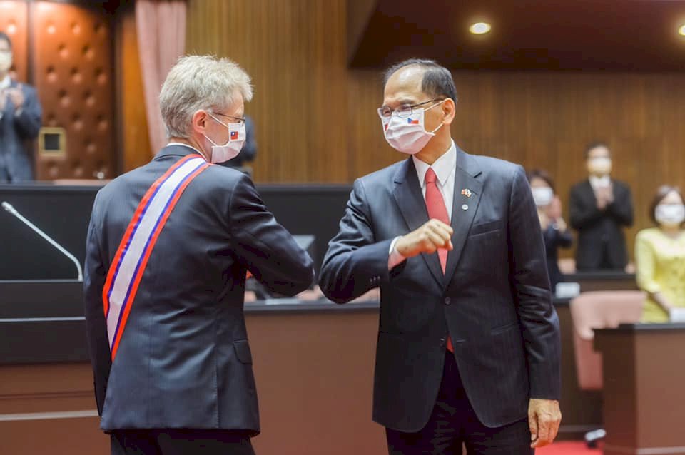 捷克贈台3萬劑疫苗 游錫堃：共享自由民主信念的堅定情誼