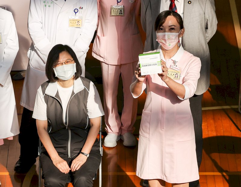 快訊！高端疫苗開打 蔡總統率先完成接種