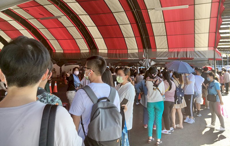 板橋大遠百櫃姐確診 1500名員工快篩