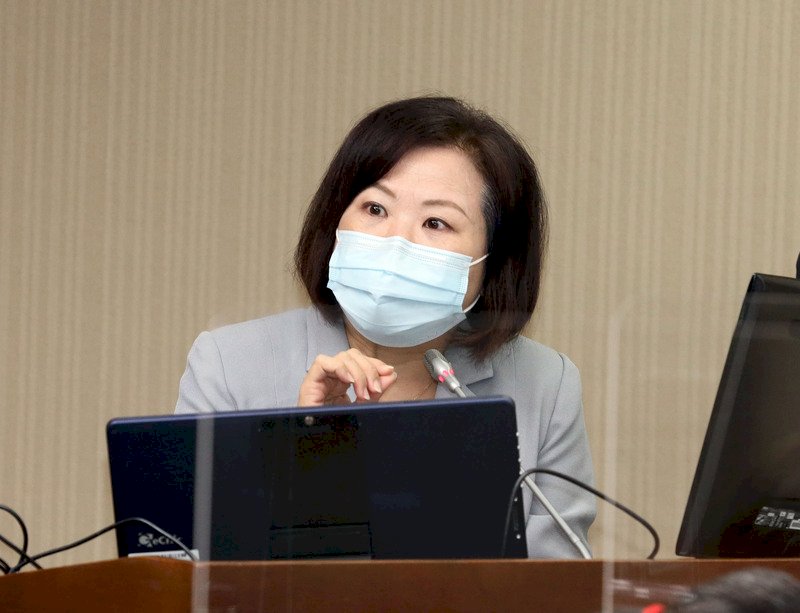 許銘春坦言超商夜間增1人不能解決問題 &nbsp;這兩日將公布夜間工作指引