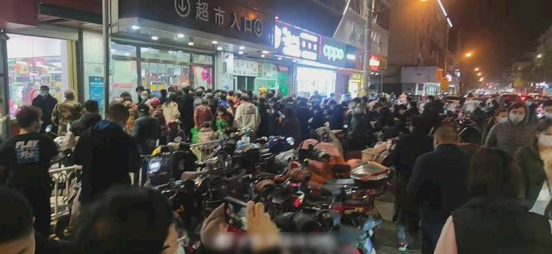 上海分兩批封城 「浦東超市」微博熱搜