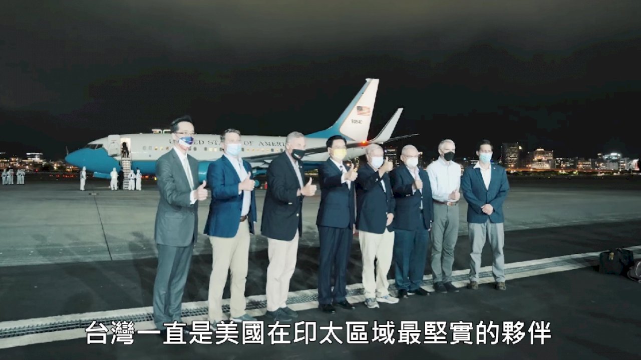 外交部製作美參議員訪台短片 曝最感動兩句話