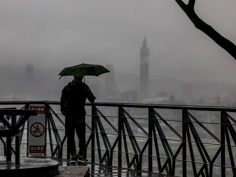 午前北中留意較大雨勢 午後各地留意局部大雨