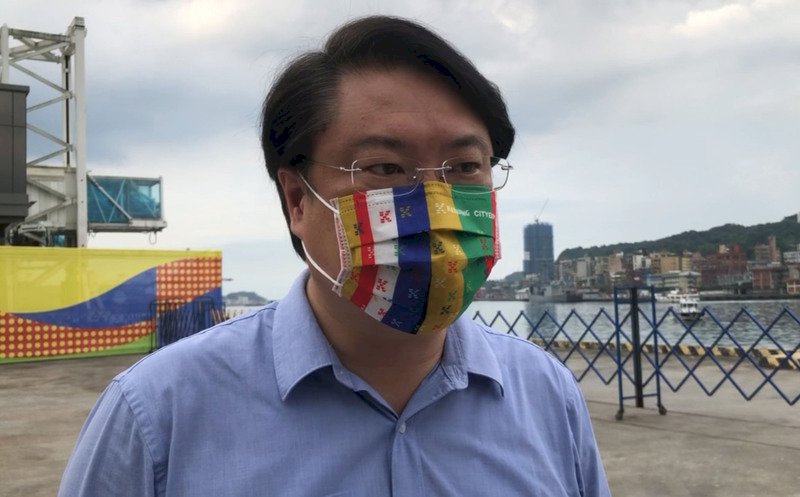 輕微發燒咳嗽、快篩陽性 林右昌自認確診