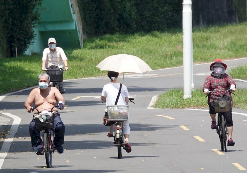 各地高溫炎熱上看36度 北部午後留意雷陣雨