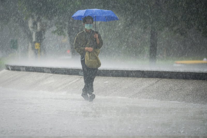 各地午後留意強降雨 東南部整天有局部雨