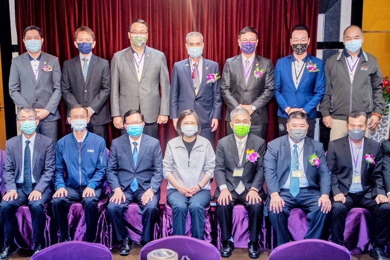 出席汽車全聯會大會 蔡總統：政府做後盾