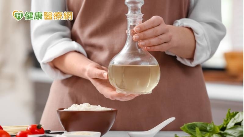 「釀造醋、調理醋、合成醋」有何不同？專家解答：1款需標示