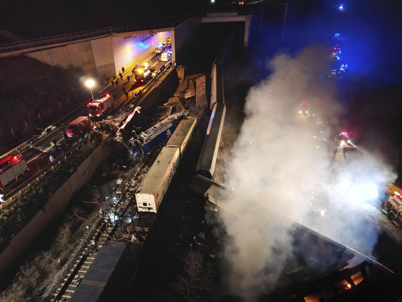 希臘火車對撞站長遭起訴 總理請求家屬原諒